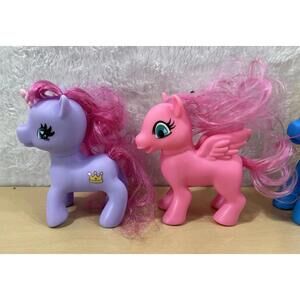 Lot of 5 Off Brand Pony Figures Unicorns Pegasus Toys – Bright Colors Hair Play